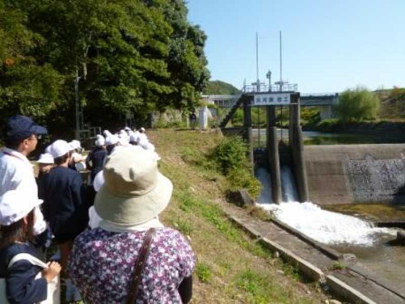 天満東小学校　疏水見学会