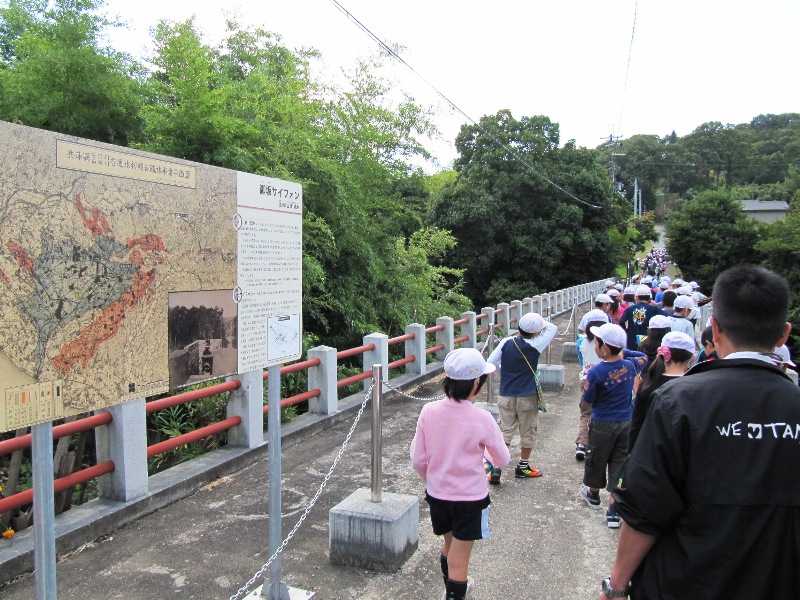 岩岡小学校　疏水見学