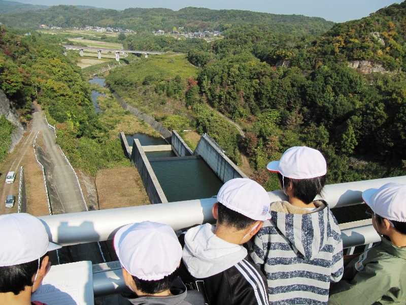 神出小学校　疏水見学