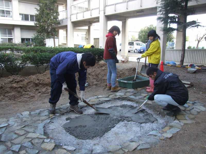 清水小学校ビオトープ池づくり