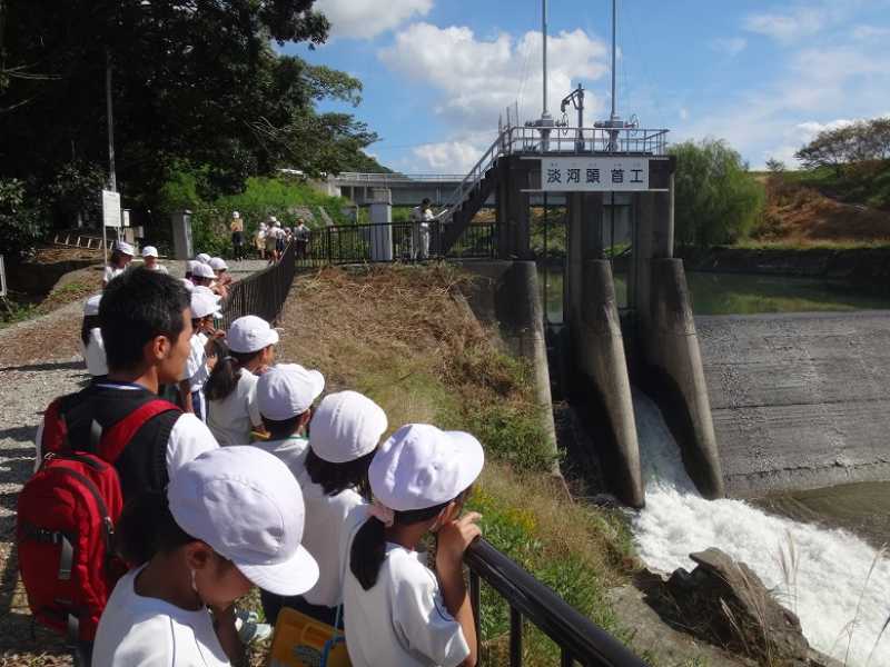 魚住小学校　淡山疏水現地見学会