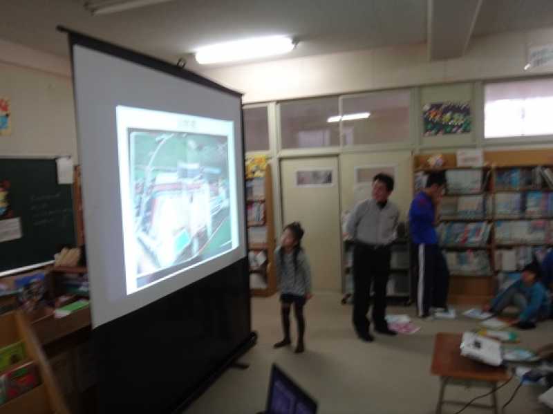 魚住小学校　ため池学習