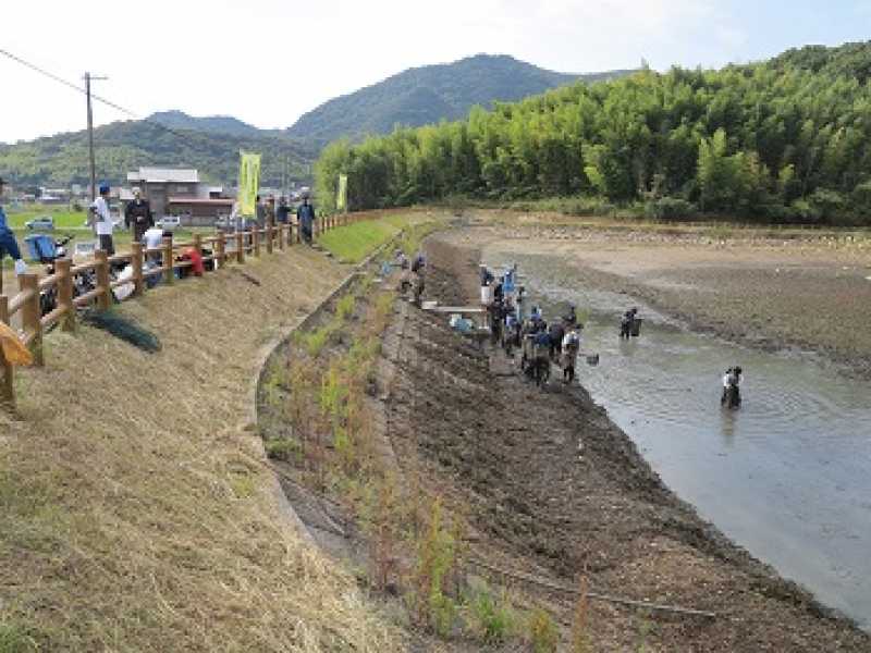 加古川市志方町西牧　犬立池かいぼり