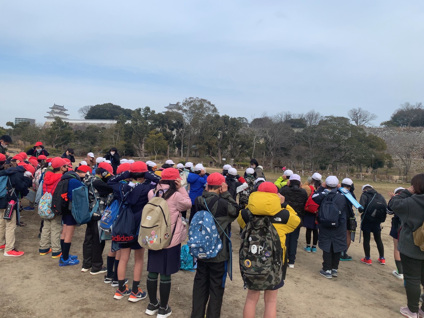 明石公園で中崎小学校が環境学習。江戸情緒と近代風景が融合した景観の野鳥観察