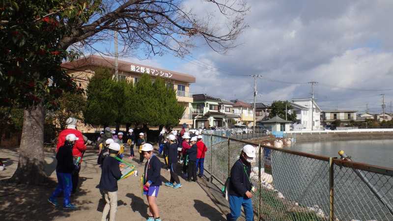 蓮池小学校　ため池学習