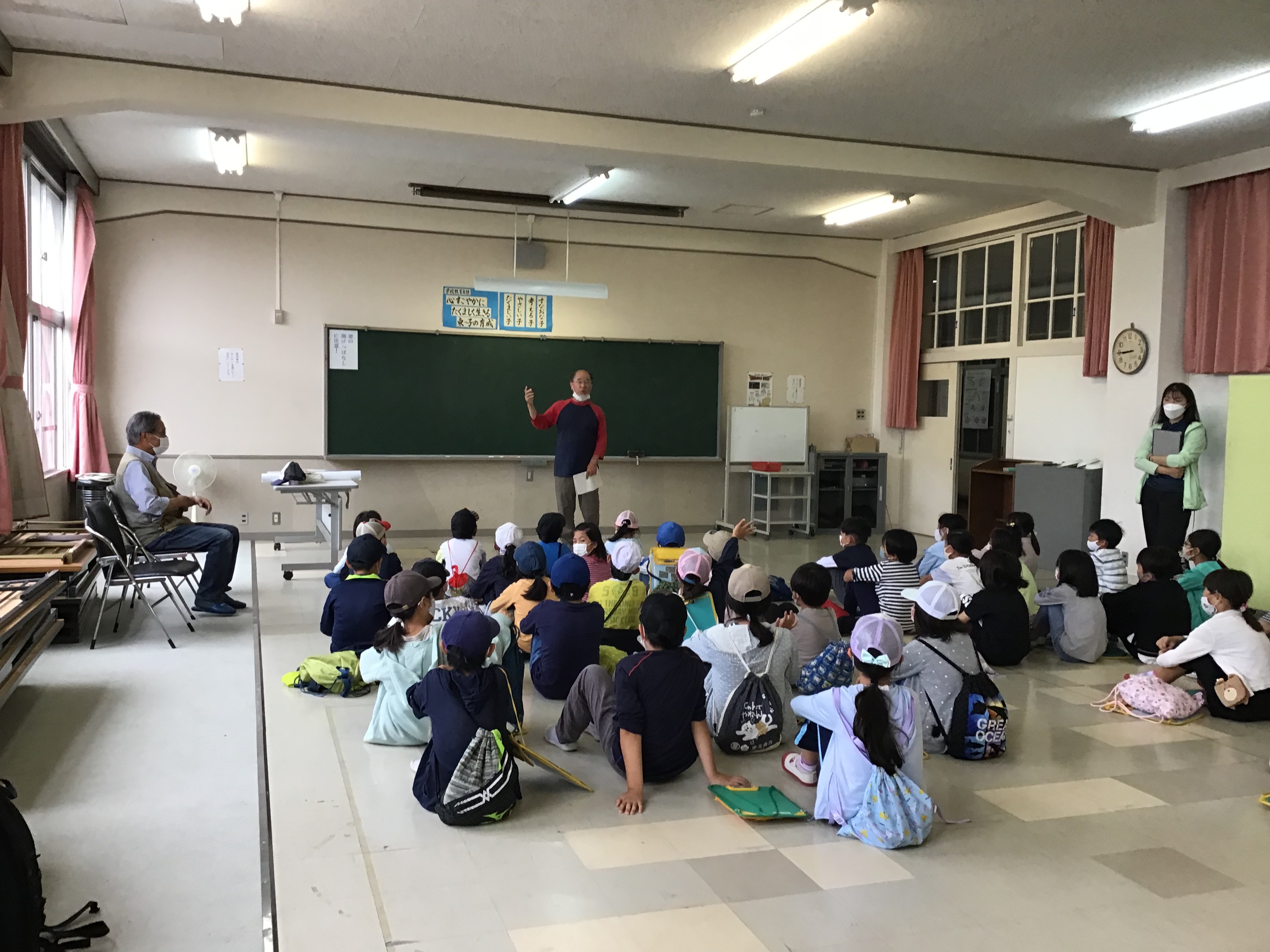 高丘東小学校教育プログラム　３年生　ため池と出会おう　ふれよう