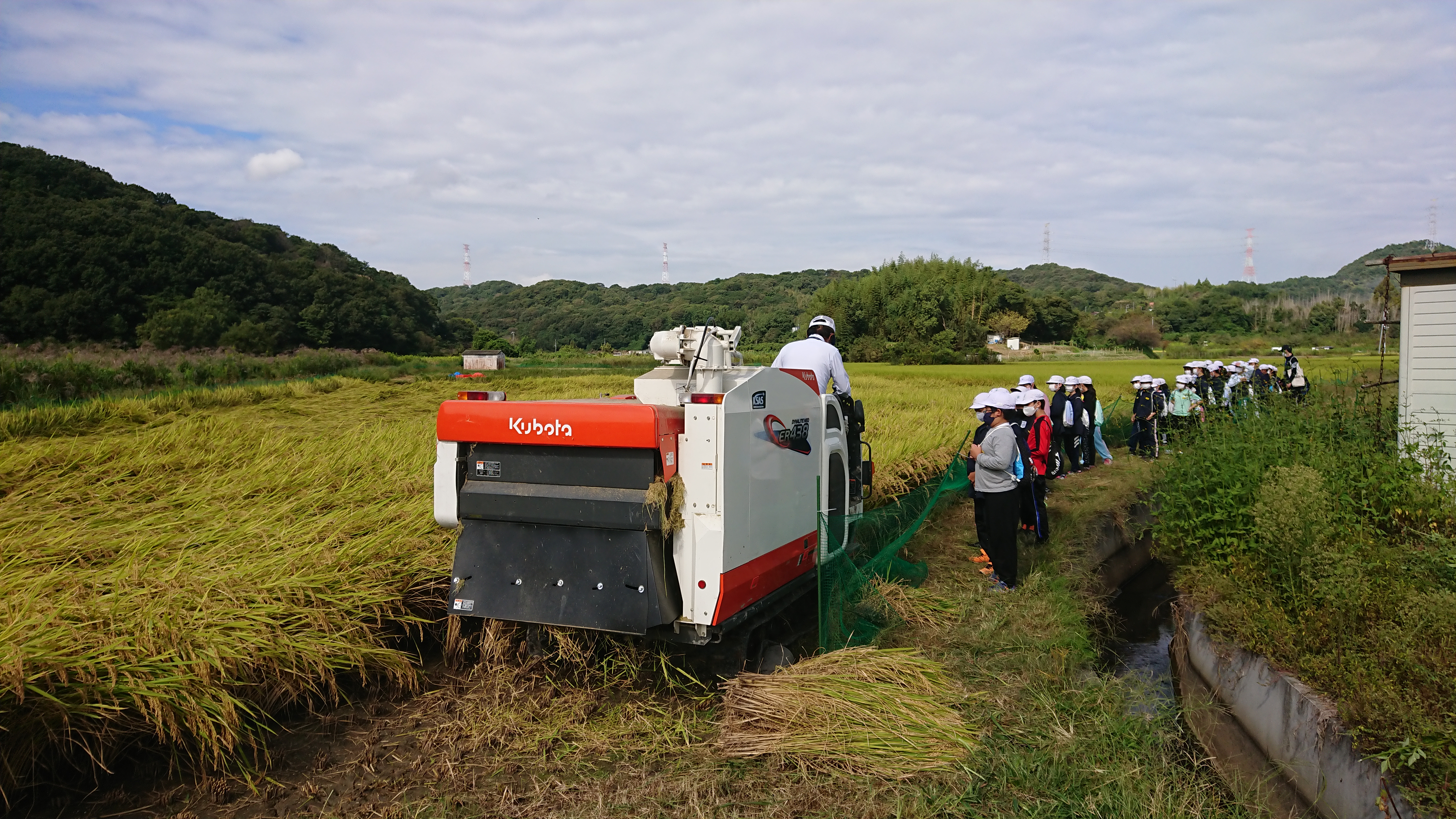 🌾 芦谷さんの稲刈りとお米の話 🍚　　高砂市立北浜小(５年)稲刈り見学